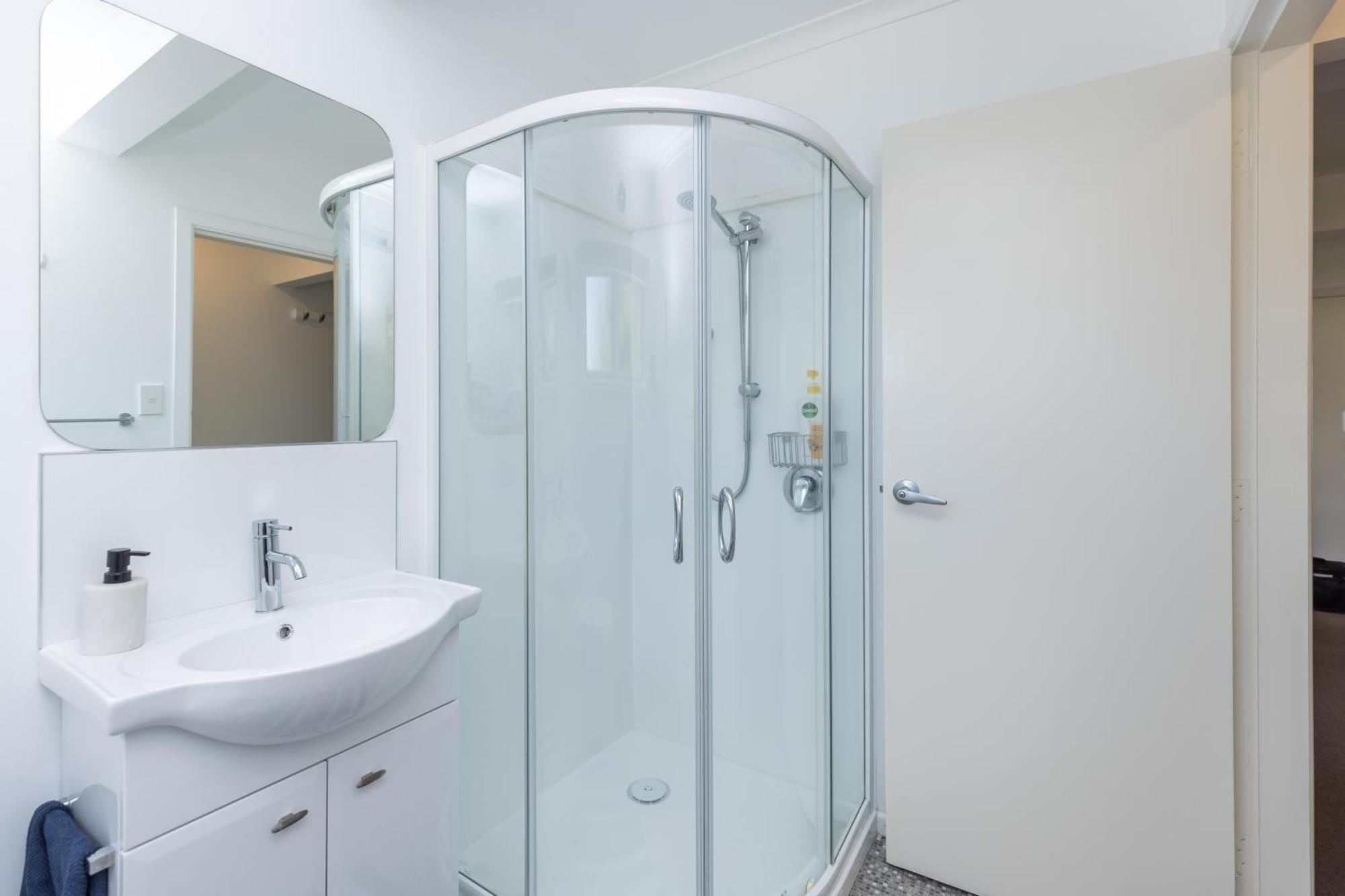 2 Bedroom Home Away From Home Near Cbd & Private Parking ハミルトン エクステリア 写真