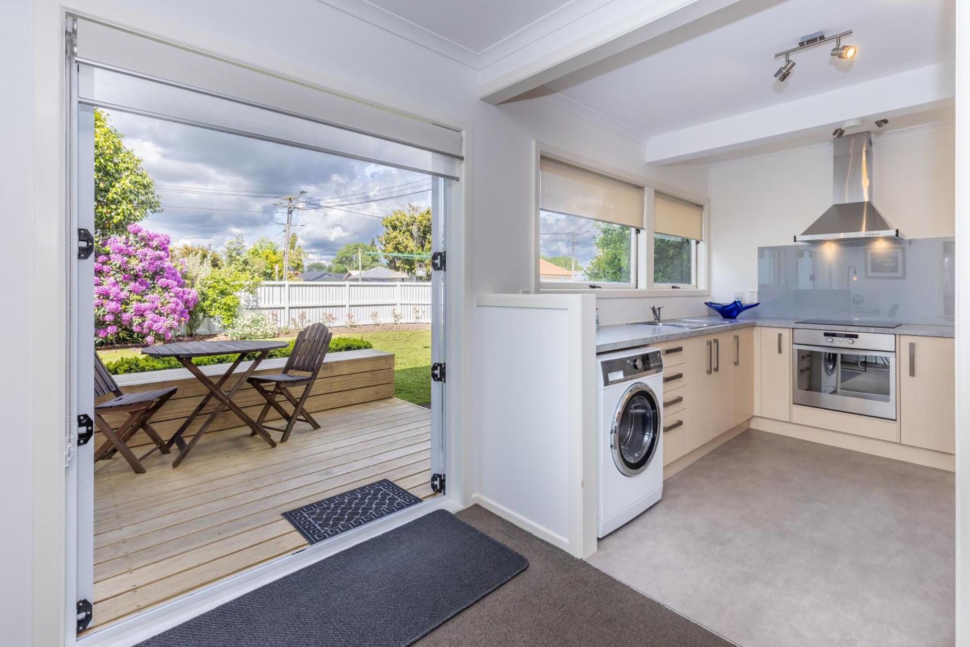 2 Bedroom Home Away From Home Near Cbd & Private Parking ハミルトン エクステリア 写真